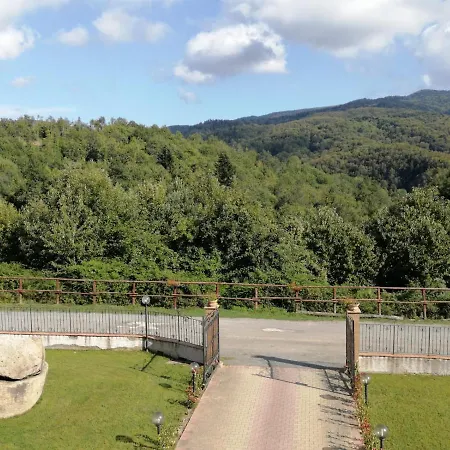 Fratas Agriturismo Belvedere Brognaturo
